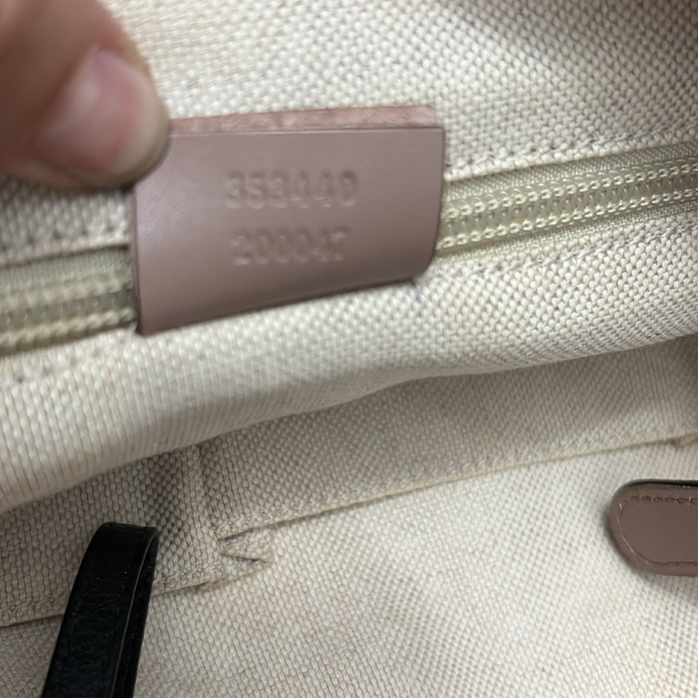 Gucci Cream Shoulder Bag with Monogram and Leather Trim - Picture 9 of 9